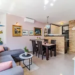 Beautiful Appartment With Garden And Terrace